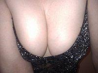 Gierige Ehefrau freiz�gig nackt und beim Blasen