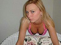 Scharfe Blondine ganz privat - Tina nackt fotografiert