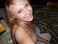 Junge hbsche Blondine privat nackt - Lena (19) privat nackt