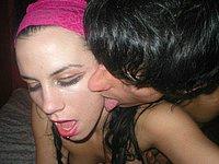 Emo Girl nackt und beim Fick mit ihrem Freund