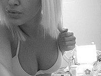 Geiles blondes Luder mit prallen Titten