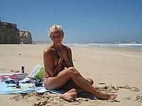 Scharfe Blondine privat im Urlaub