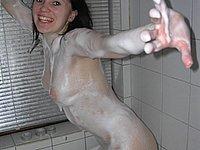 Meine Freundin in der Badewanne