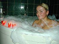 Geile Blondine beim Baden - Geile Fotos