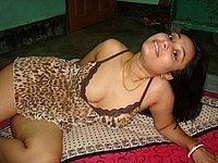 H�bsche Inderin privat freiz�gig fotografiert