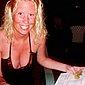 Scharfes blondes B�ckst�ck mit nackter Muschi