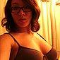H�bsche asiatische Studentin fotografiert sich selbst nackt