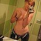 Geiles M�dchen (18) fotografiert sich nackt im Badezimmer