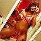 Geiles Luder mit dicken Titten und Knackarsch fotografiert sich selbst nackt