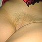 Geile Amateurin mit blank rasierter Muschi