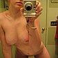Kristina (18) fotografiert sich nackt und fingert sich