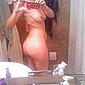 Blondes Luder fotografiert sich selbst nackt