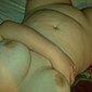 Mollige Hausfrau mit dicken Titten fotografiert sich selbst