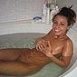 Geile Schlampe nackt in der Badewanne und beim Sex