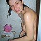 Melina (19) nackt unter der Dusche